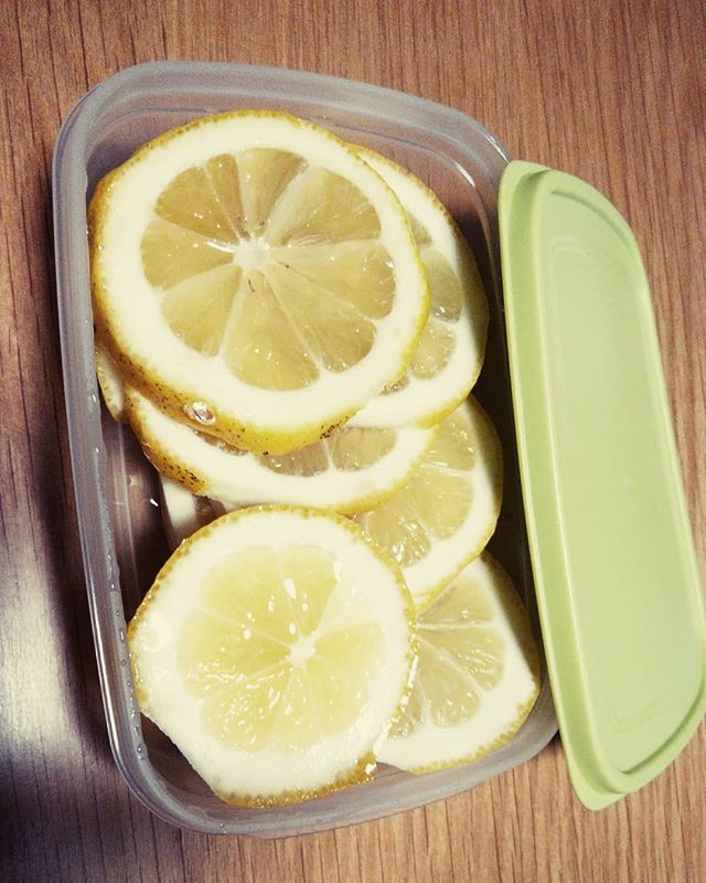 無農薬のレモン🍋友人が手にトゲで傷を付けながら取ってくれた　有り難い　大切に戴く　蜂蜜に漬けた　#福山神辺#自家製🍋#蜂蜜漬け#優しい気持ち大切に