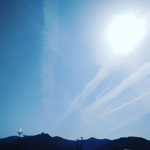 今朝の太陽というか空すごいなぁまたまたやる気が出て来る同じ場所大体同じ時間………でも毎日違う空　太陽が産まれる生まれる#福山神辺 #空 #太陽