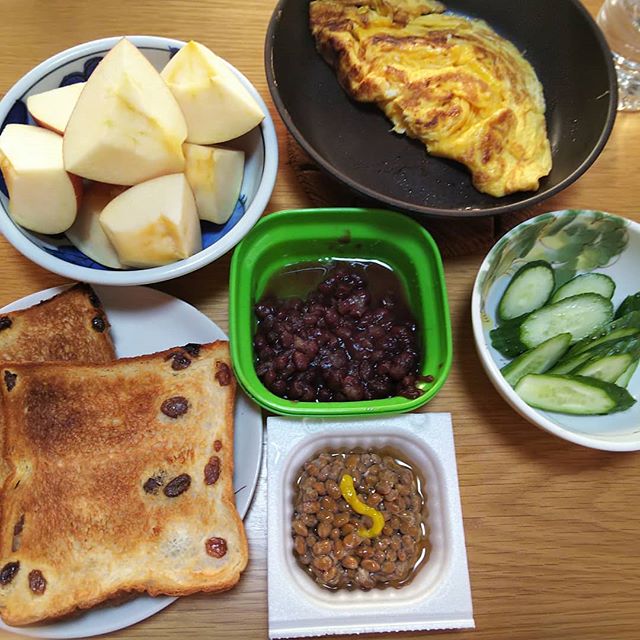 今朝の朝ごはん綺麗に完食大体毎日同じです真ん中のあんこは旦那さんが小倉トースト大好きなので…後はコーヒー又はホットミルク 後は沢山の薬#福山神辺#朝めし